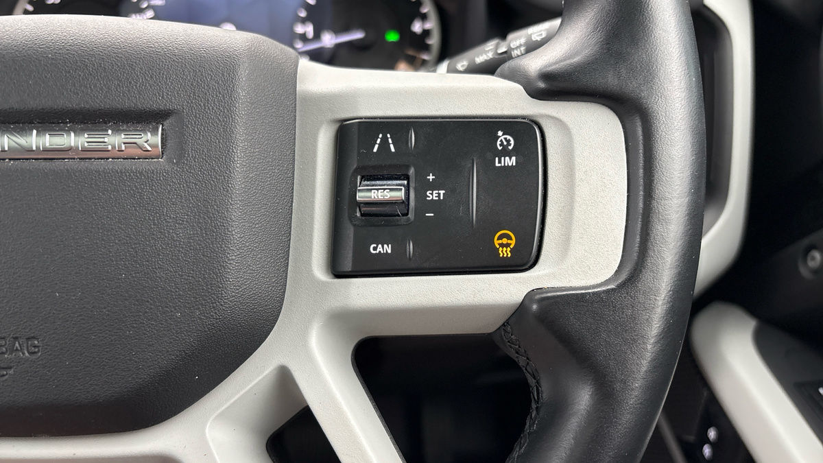 Land Rover Defender 130 Image 14
