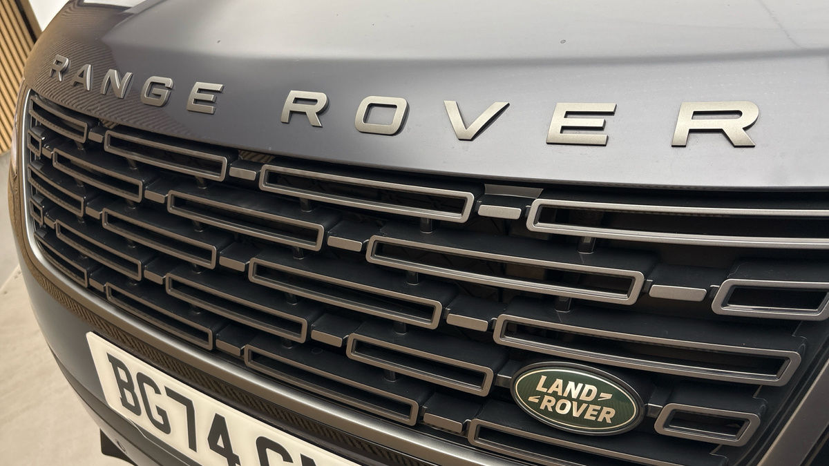 Land Rover Range Rover Velar Image 24