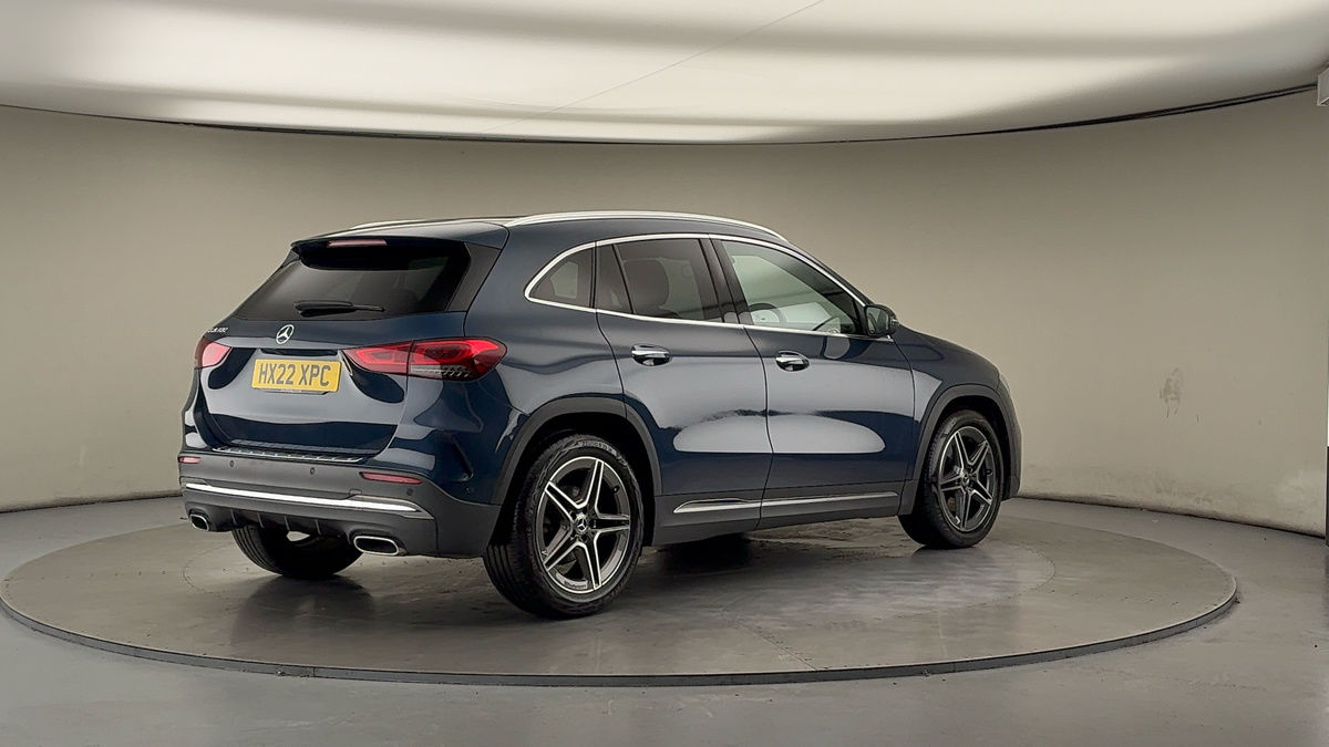 Mercedes-Benz GLA Image 21