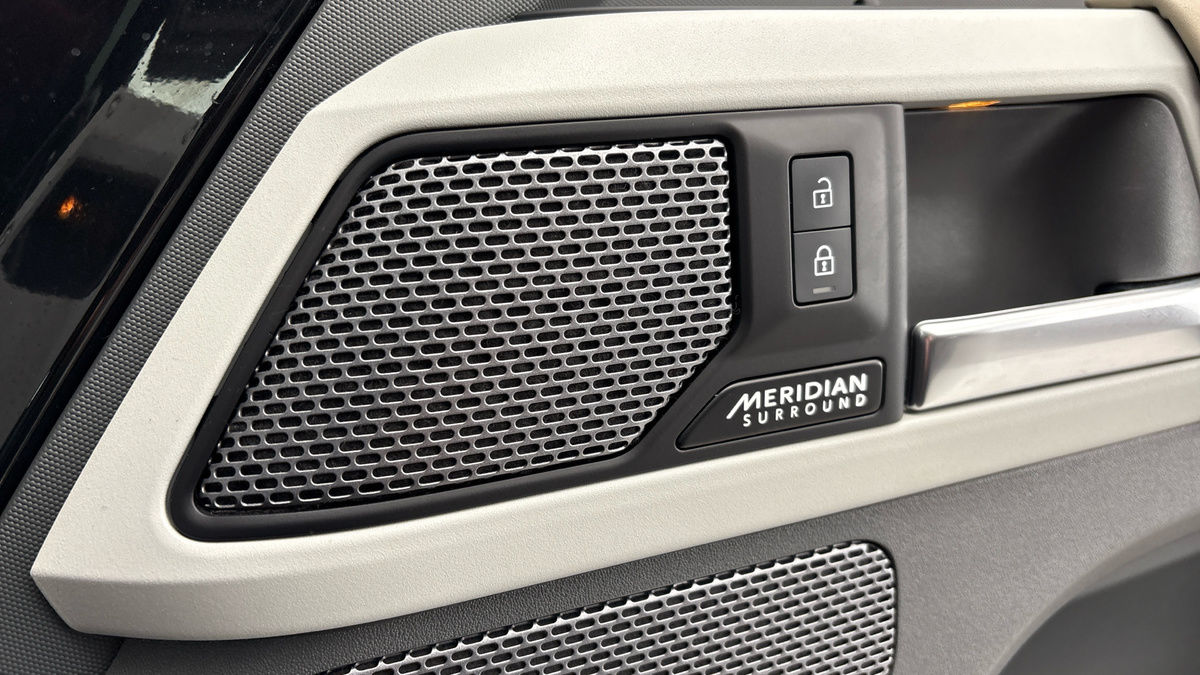 Land Rover Defender 110 Urban Image 26