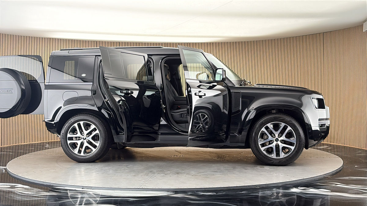 More views of Land Rover Defender 110