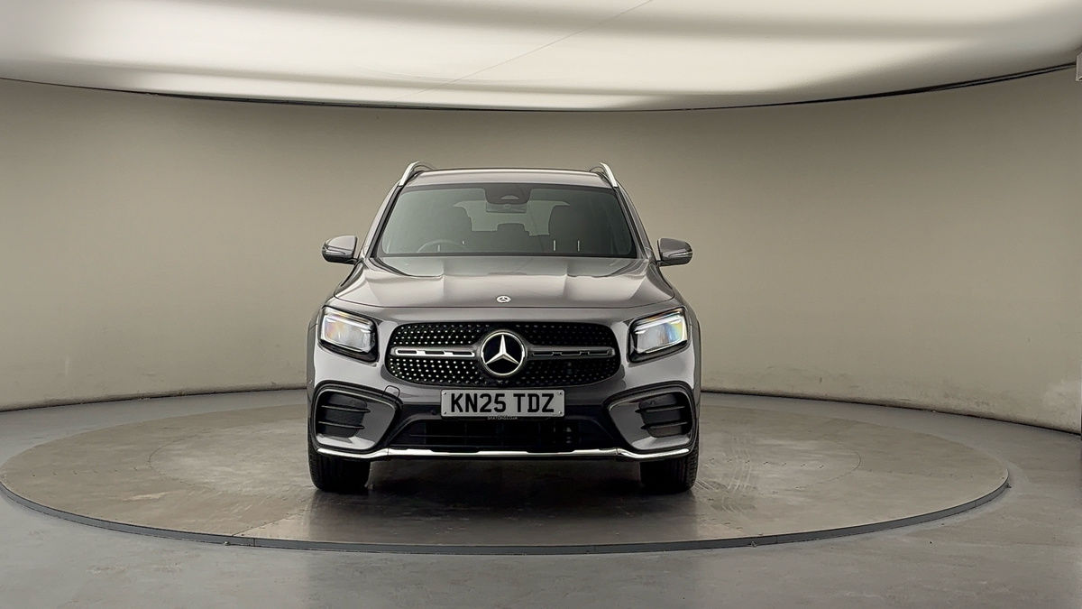 Mercedes-Benz GLB Image 3