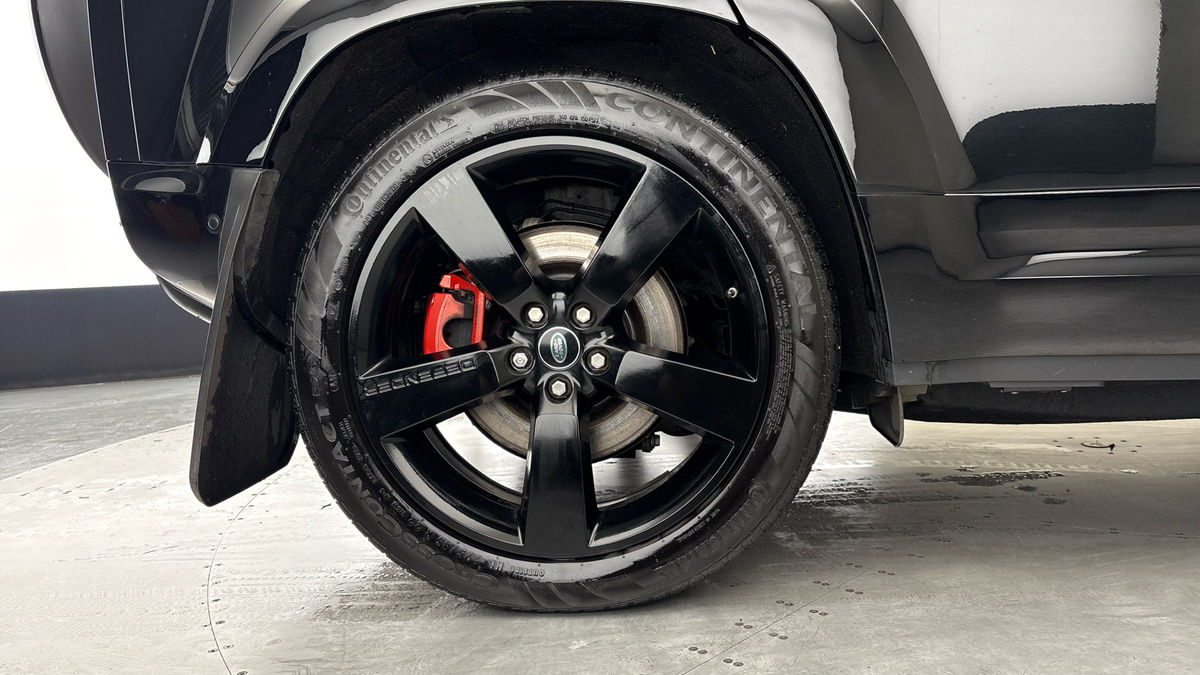 Land Rover Defender 110 Image 10