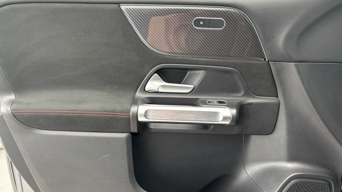 Mercedes-Benz GLB Image 19