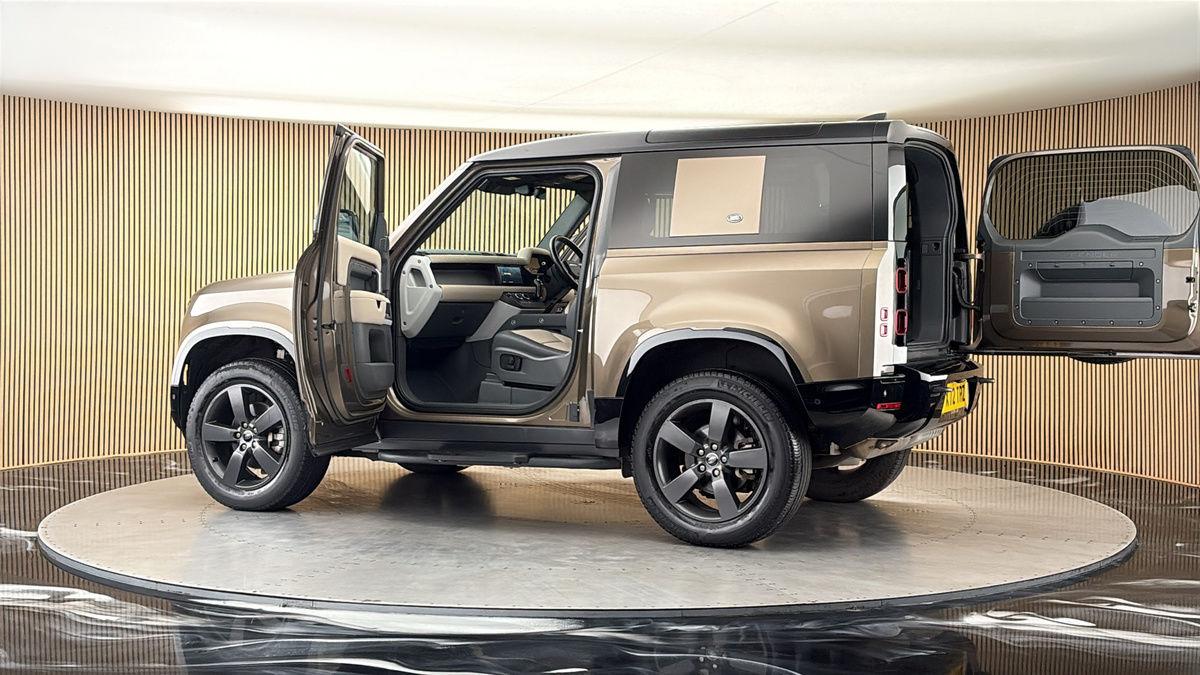 More views of Land Rover Defender 90