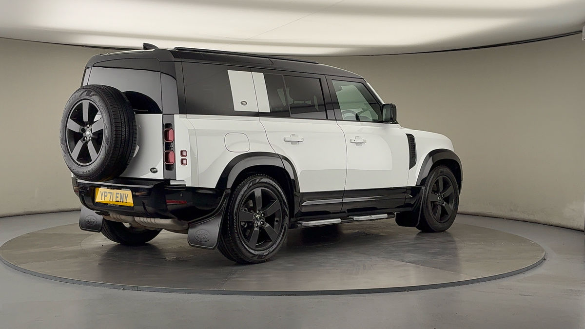 Land Rover Defender 110 Image 21