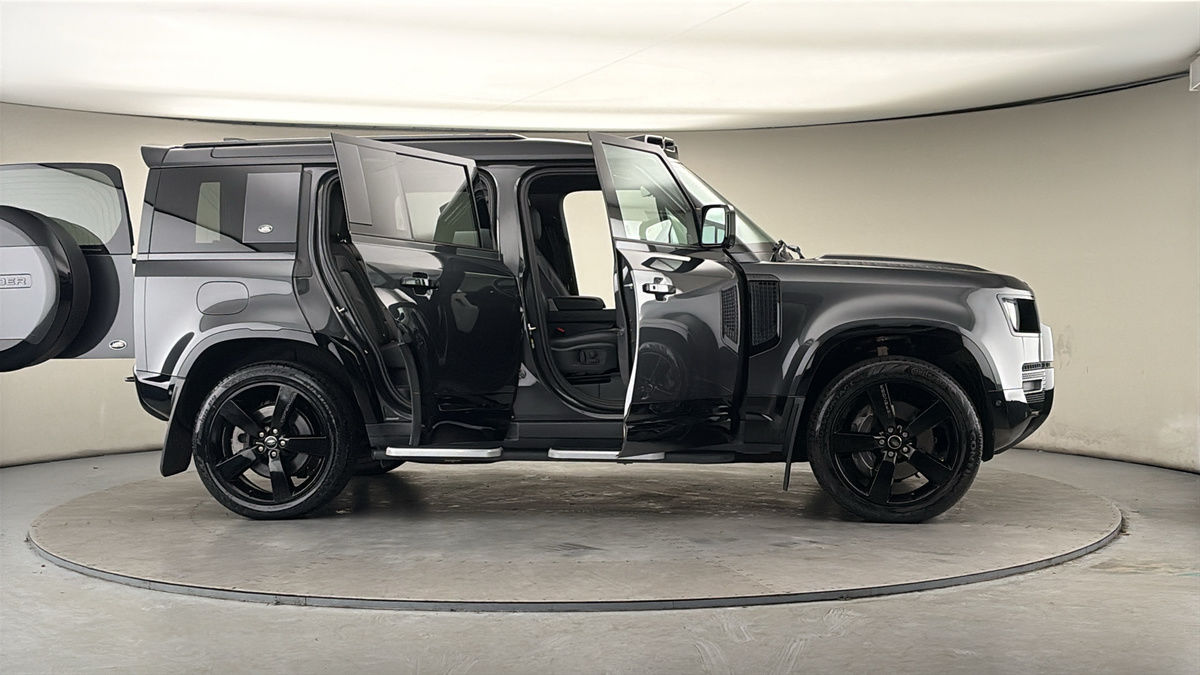 More views of Land Rover Defender 110