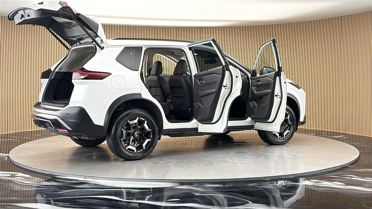 More views of Nissan X-Trail