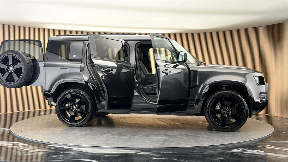 More views of Land Rover Defender 110