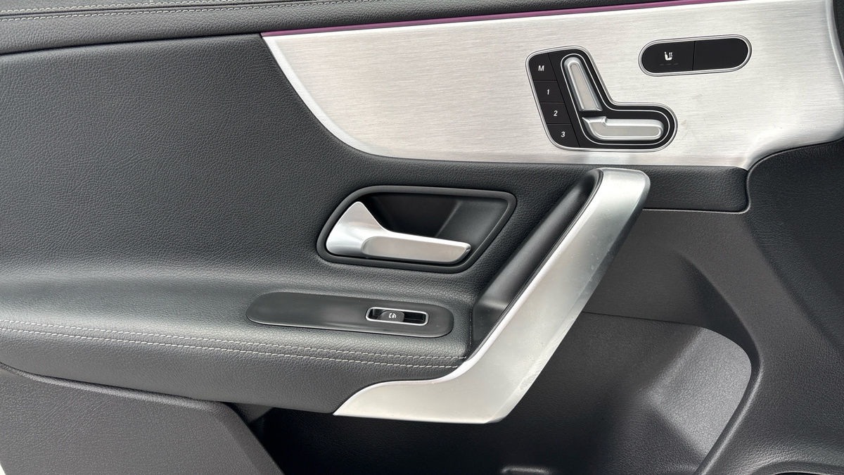 Mercedes-Benz CLA Image 19