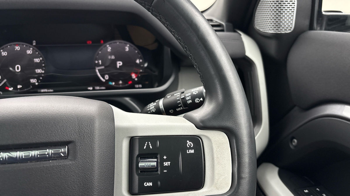 Land Rover Defender 130 Urban Image 14