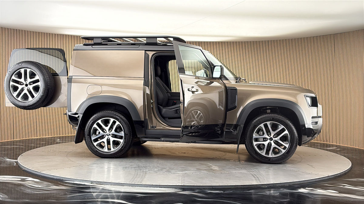 More views of Land Rover Defender 90