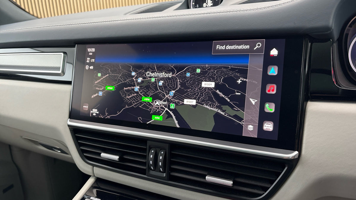 Porsche Cayenne Image 17