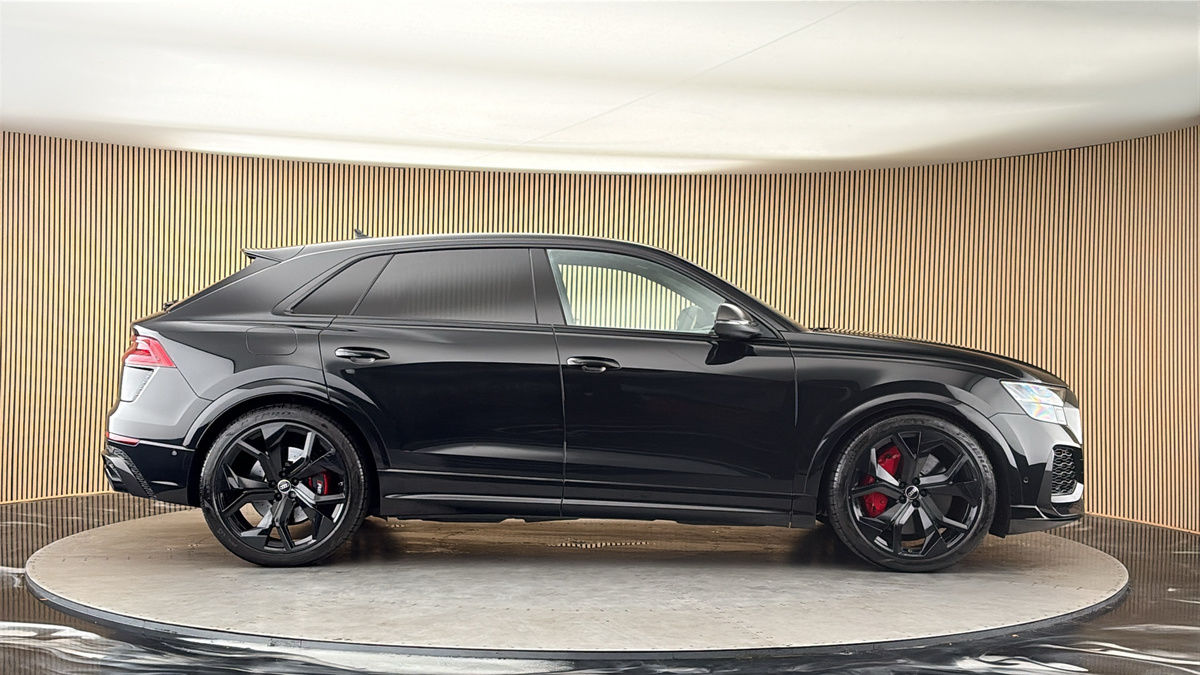 Audi RSQ8 Image 16