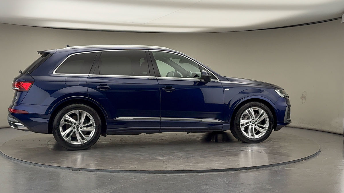 More views of Audi Q7