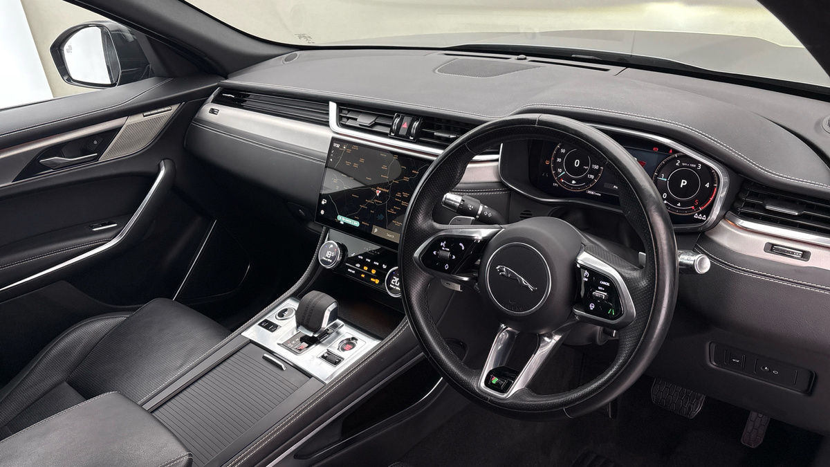 Jaguar F-PACE Image 5