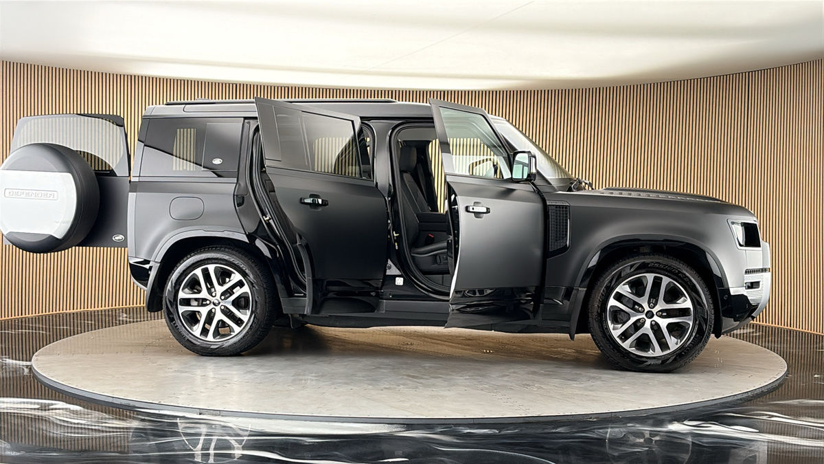 More views of Land Rover Defender 110