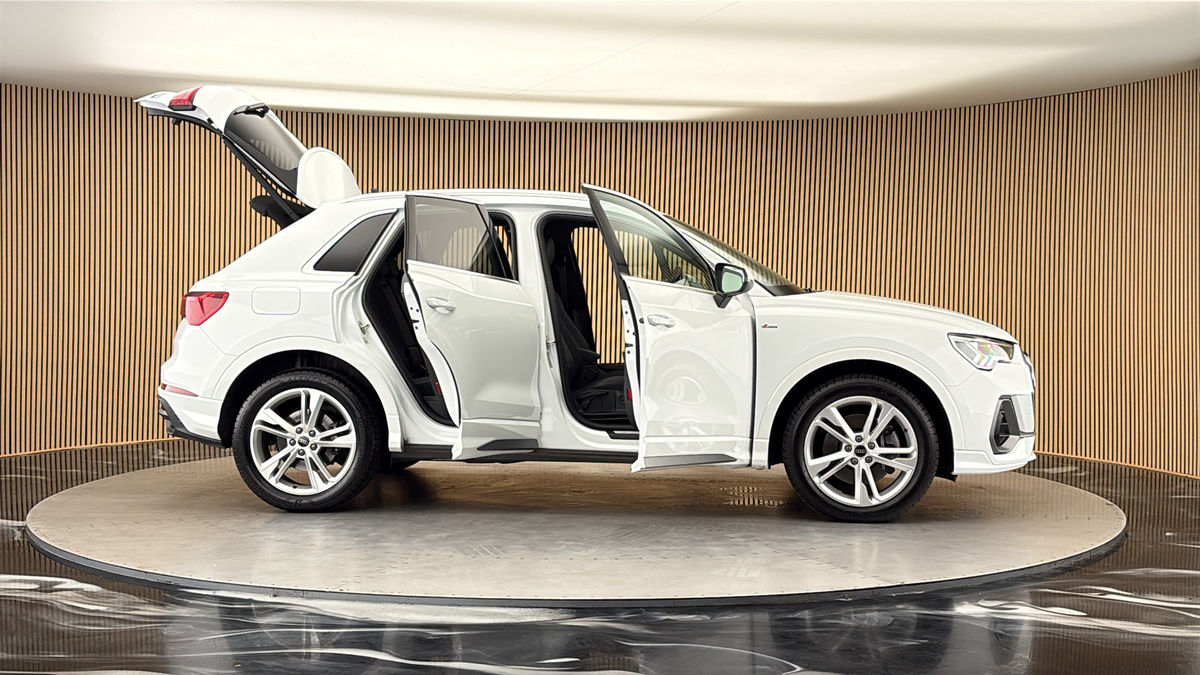 More views of Audi Q3