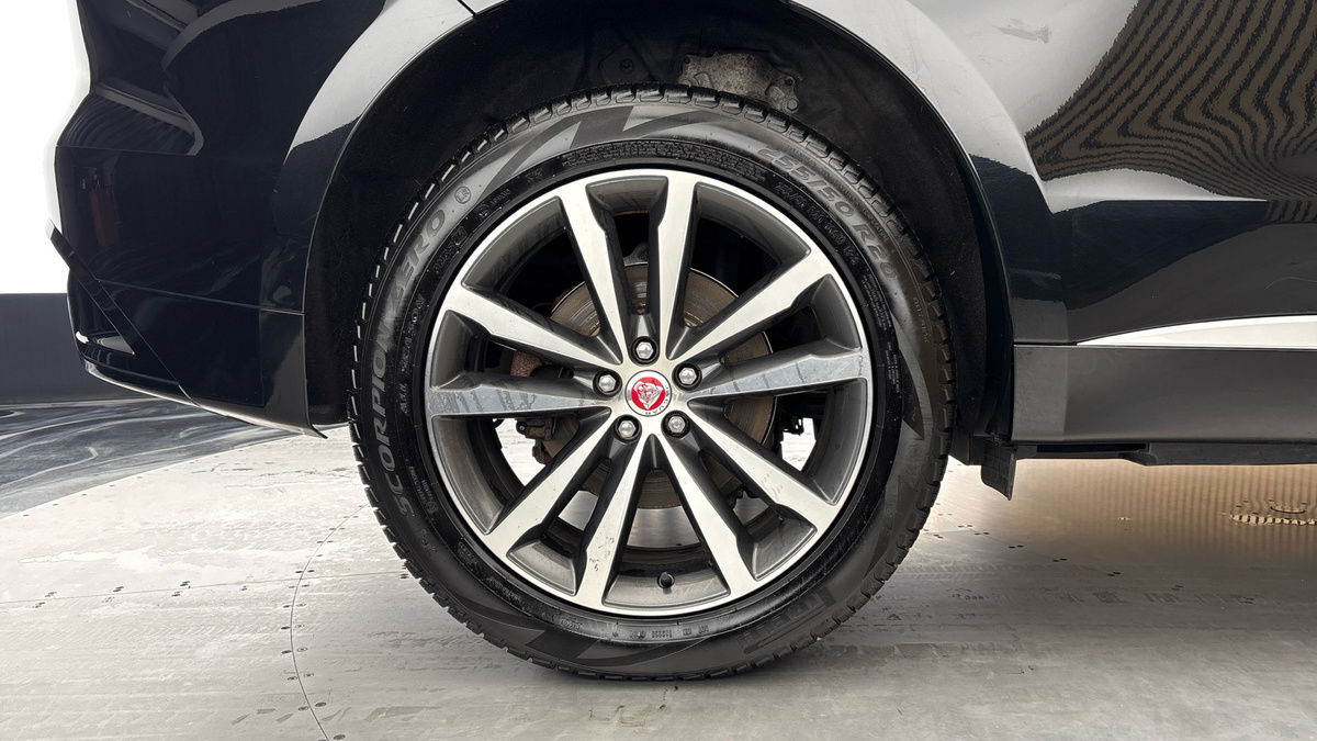 Jaguar F-PACE Image 10