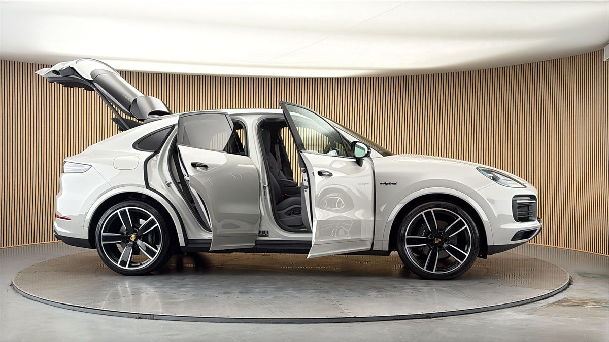 More views of Porsche Cayenne