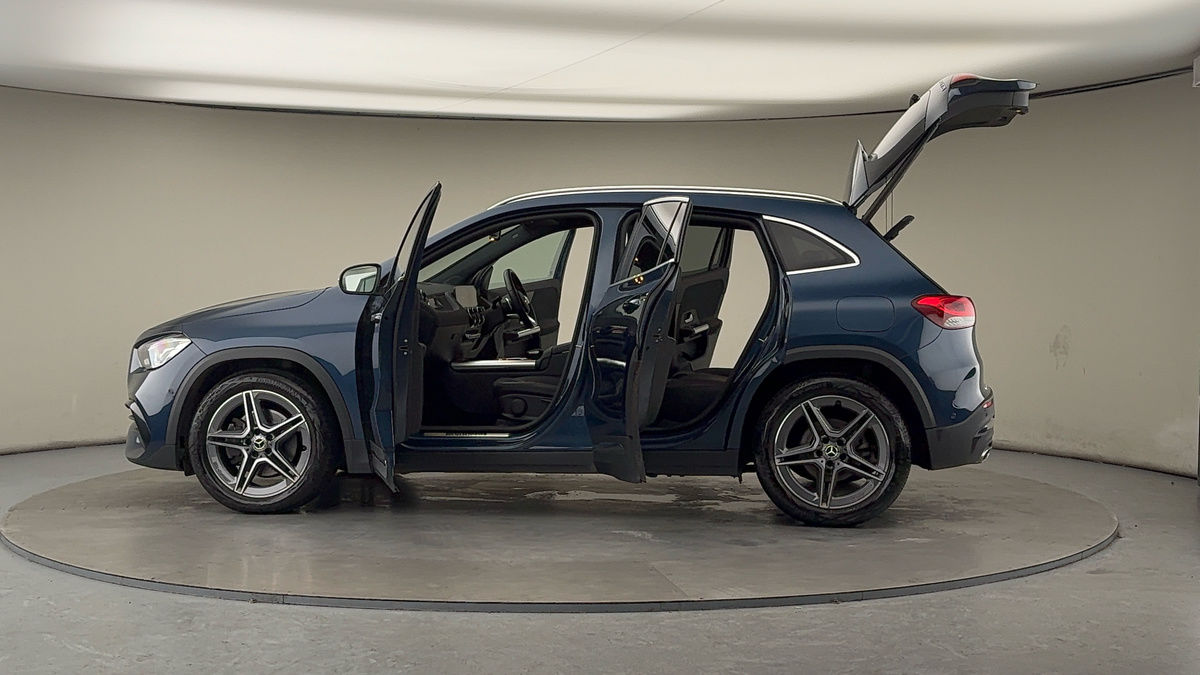 More views of Mercedes-Benz GLA