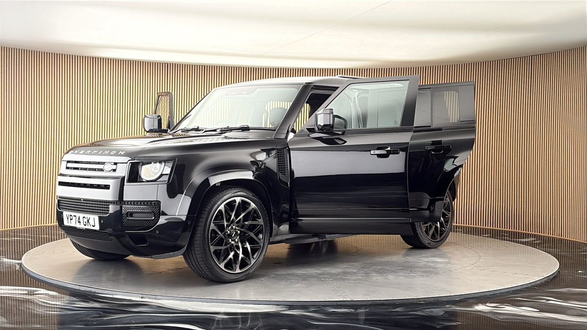 Land Rover Defender 110 Image 22