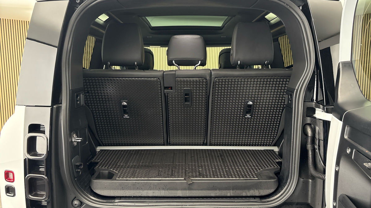 Land Rover Defender 90 Image 11