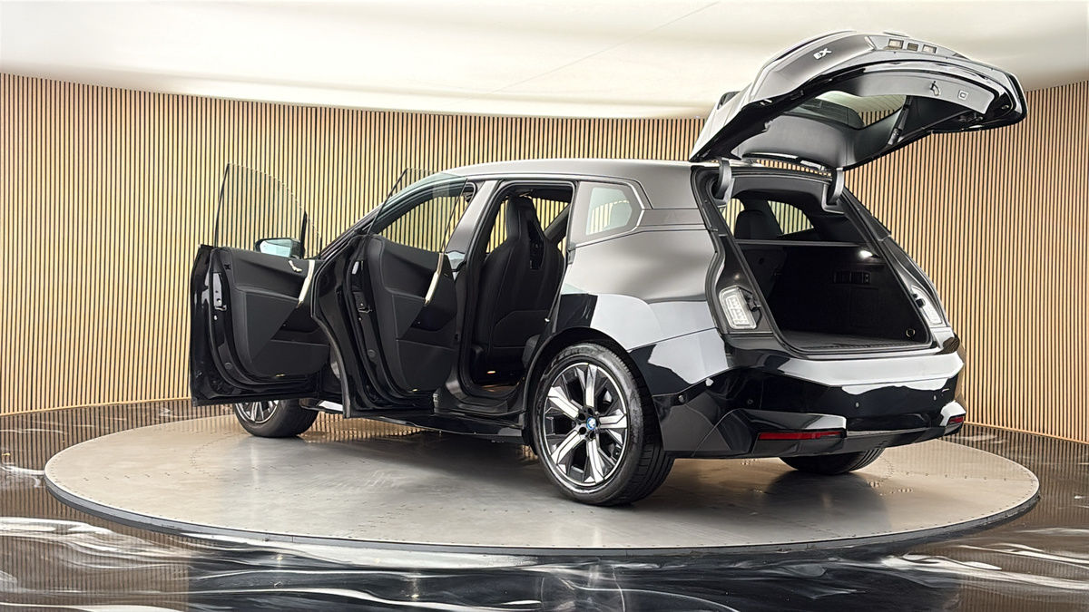 More views of BMW iX