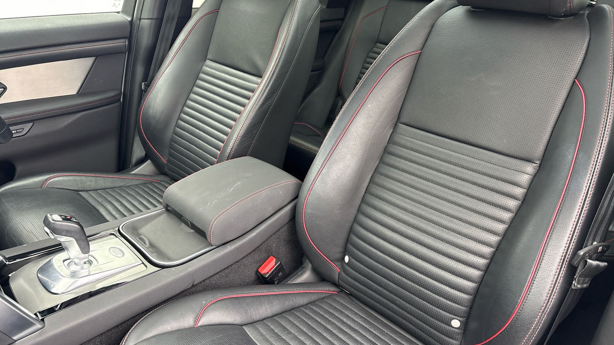 Land Rover Discovery Sport Image 7