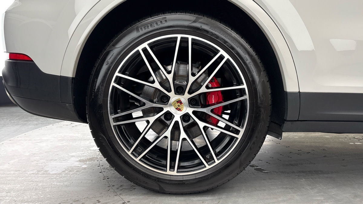 Porsche Cayenne Image 10