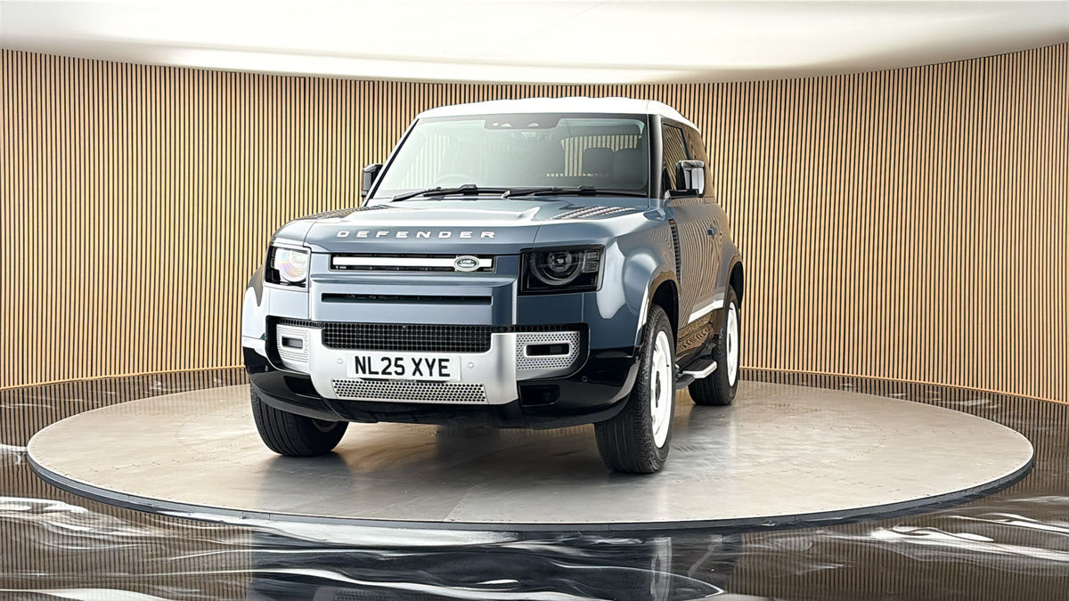 More views of Land Rover Defender 90