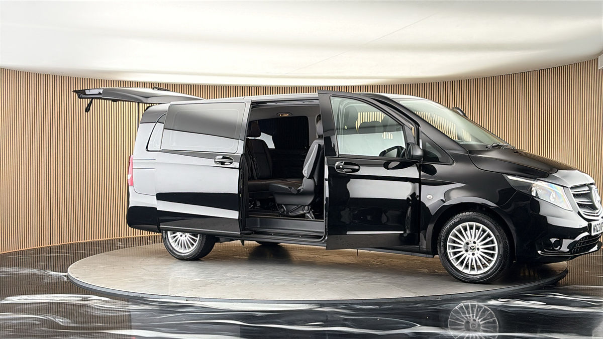 More views of Mercedes-Benz Vito