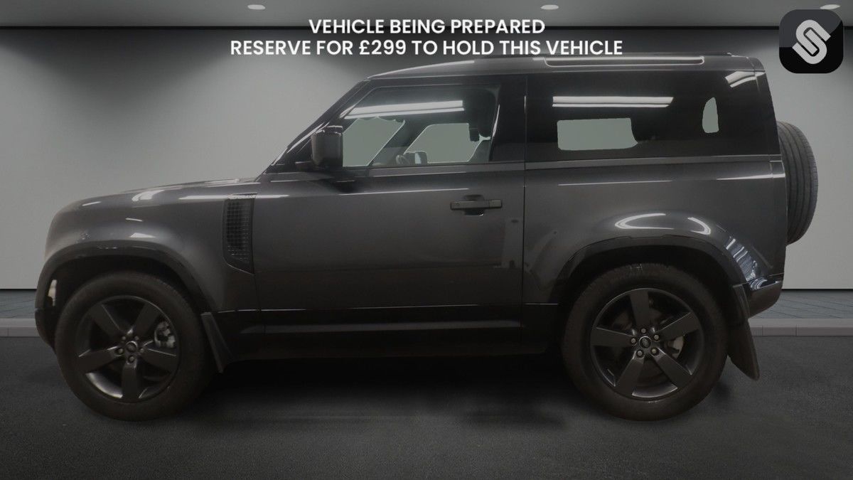 Land Rover Defender 90 Image 11