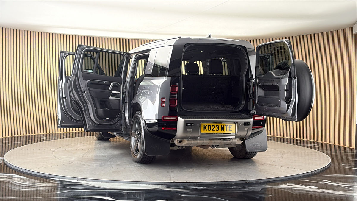 More views of Land Rover Defender 110