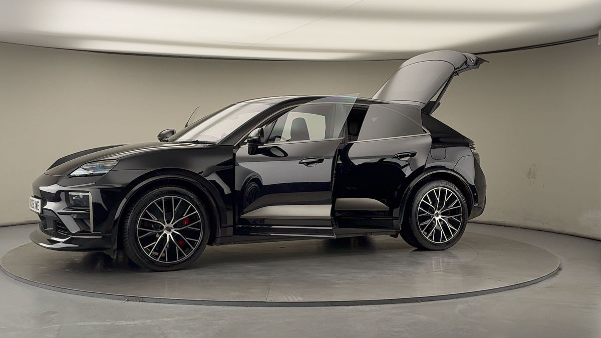 More views of Porsche Macan