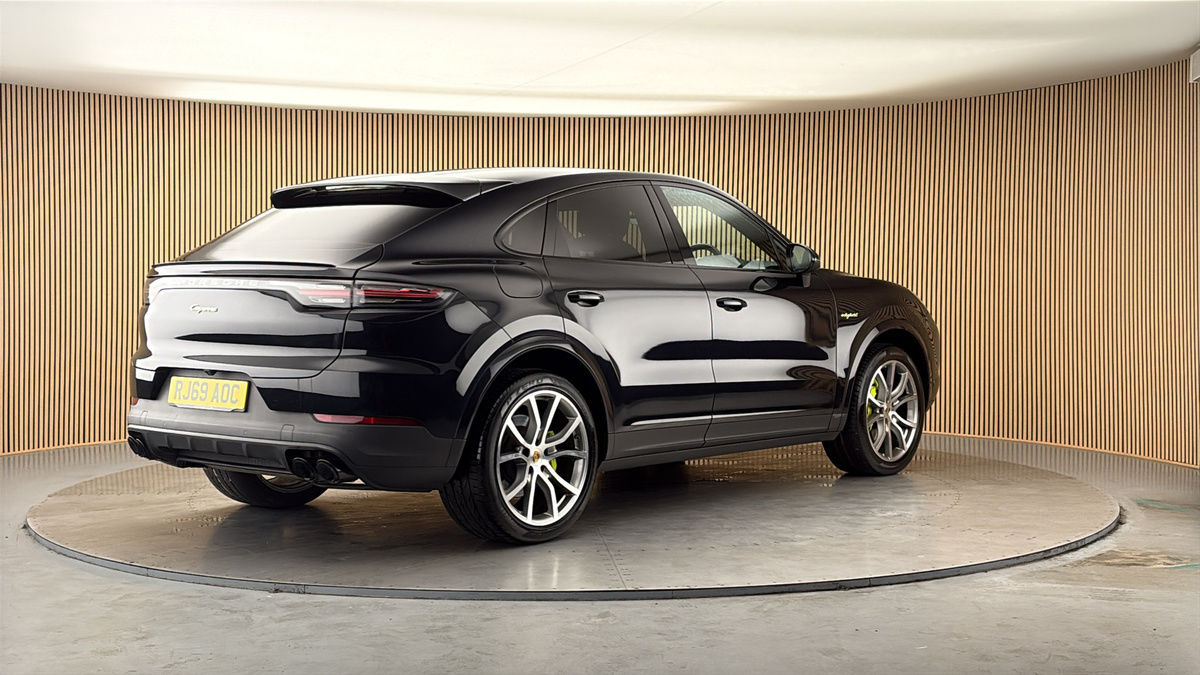 Porsche Cayenne Image 21