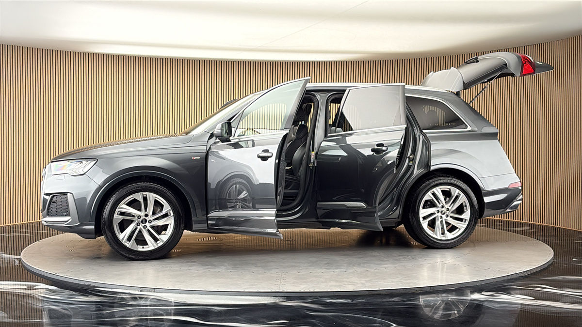 More views of Audi Q7