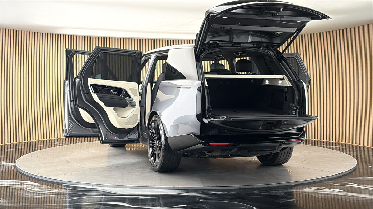 More views of Land Rover Range Rover