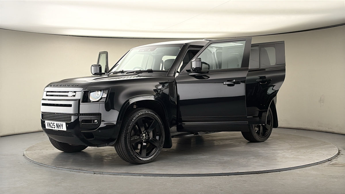 Land Rover Defender 110 Image 22