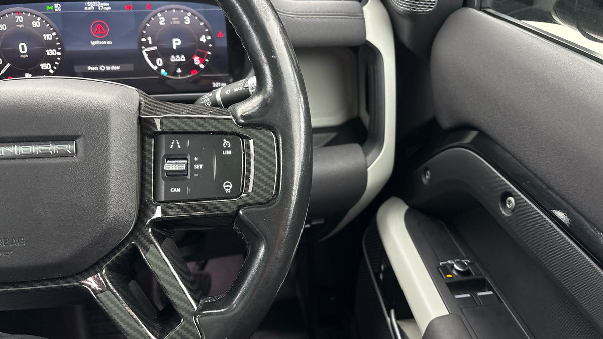 Land Rover Defender 90 Urban Image 14