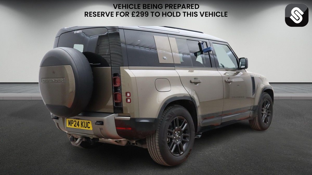 Land Rover Defender 110 Image 4