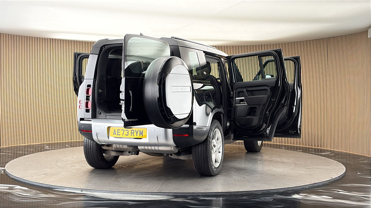 More views of Land Rover Defender 110
