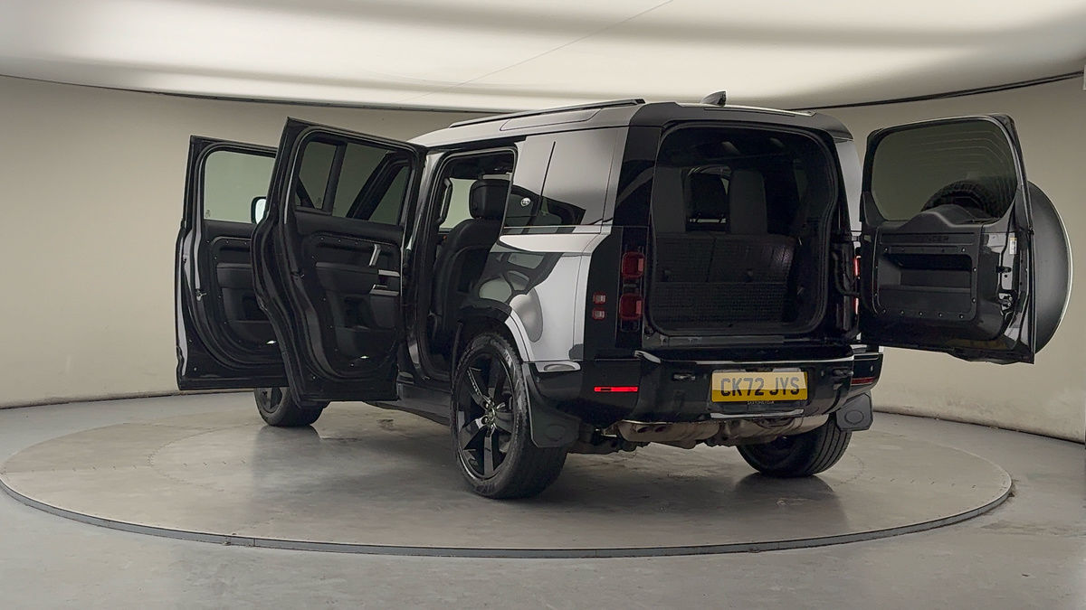 Land Rover Defender 110 Image 23