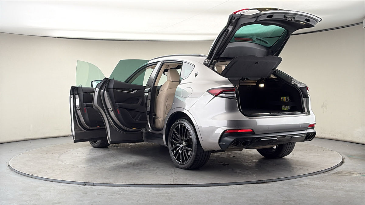 Maserati Levante Image 23