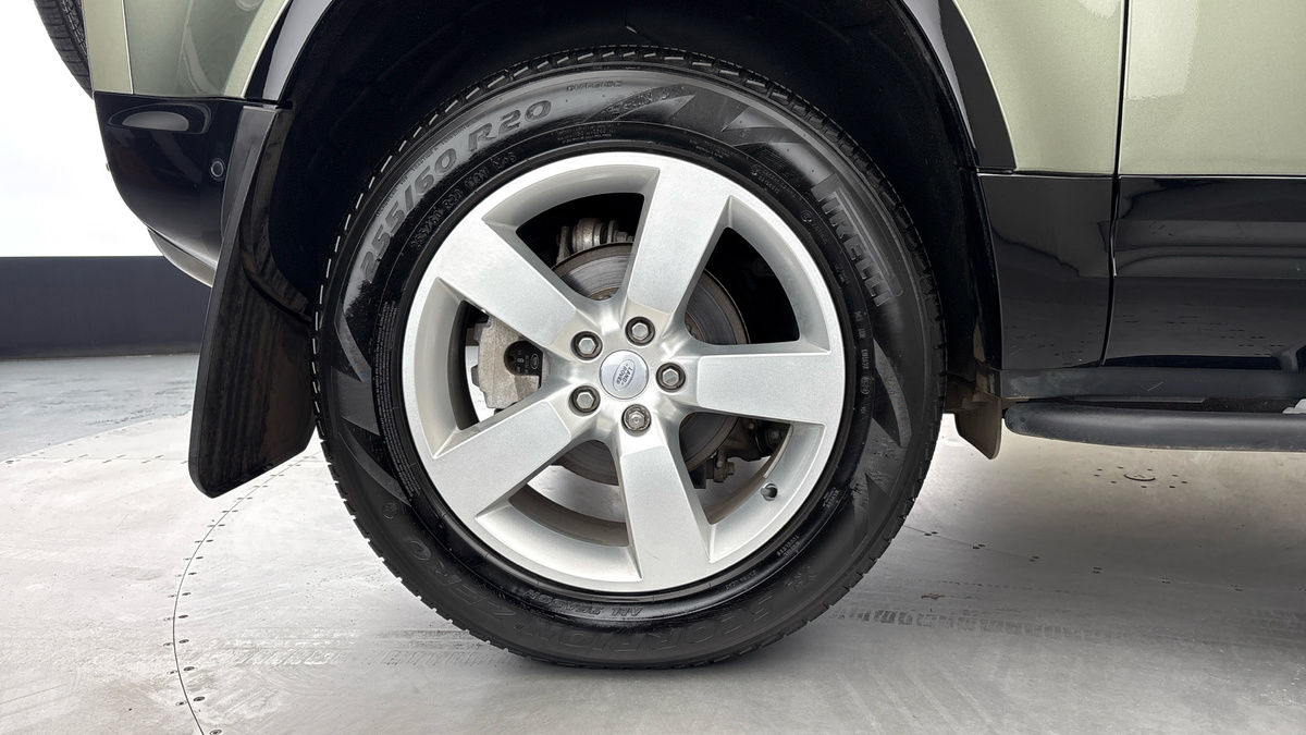 Land Rover Defender 90 Image 10