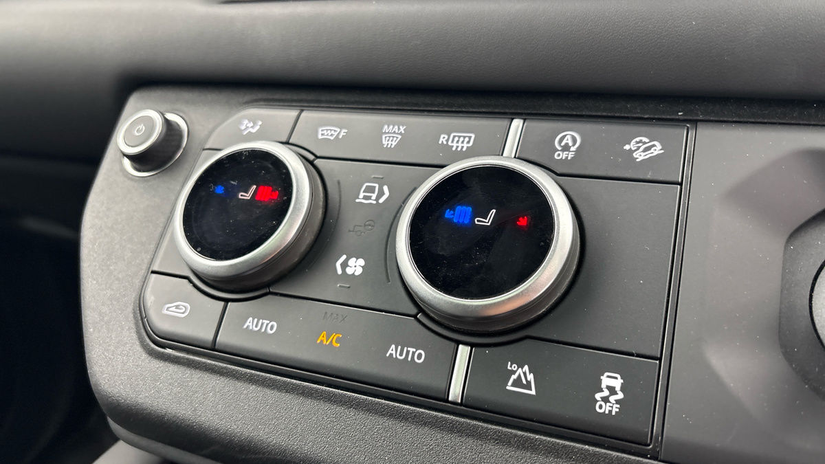 Land Rover Defender 110 Image 27