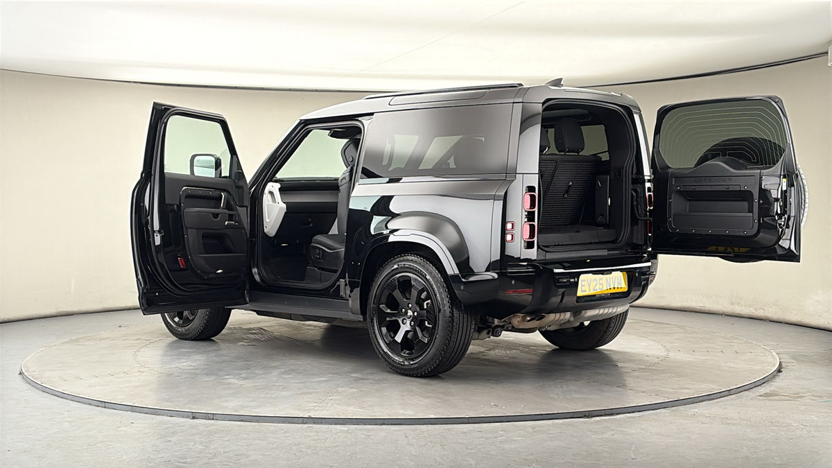 More views of Land Rover Defender 90