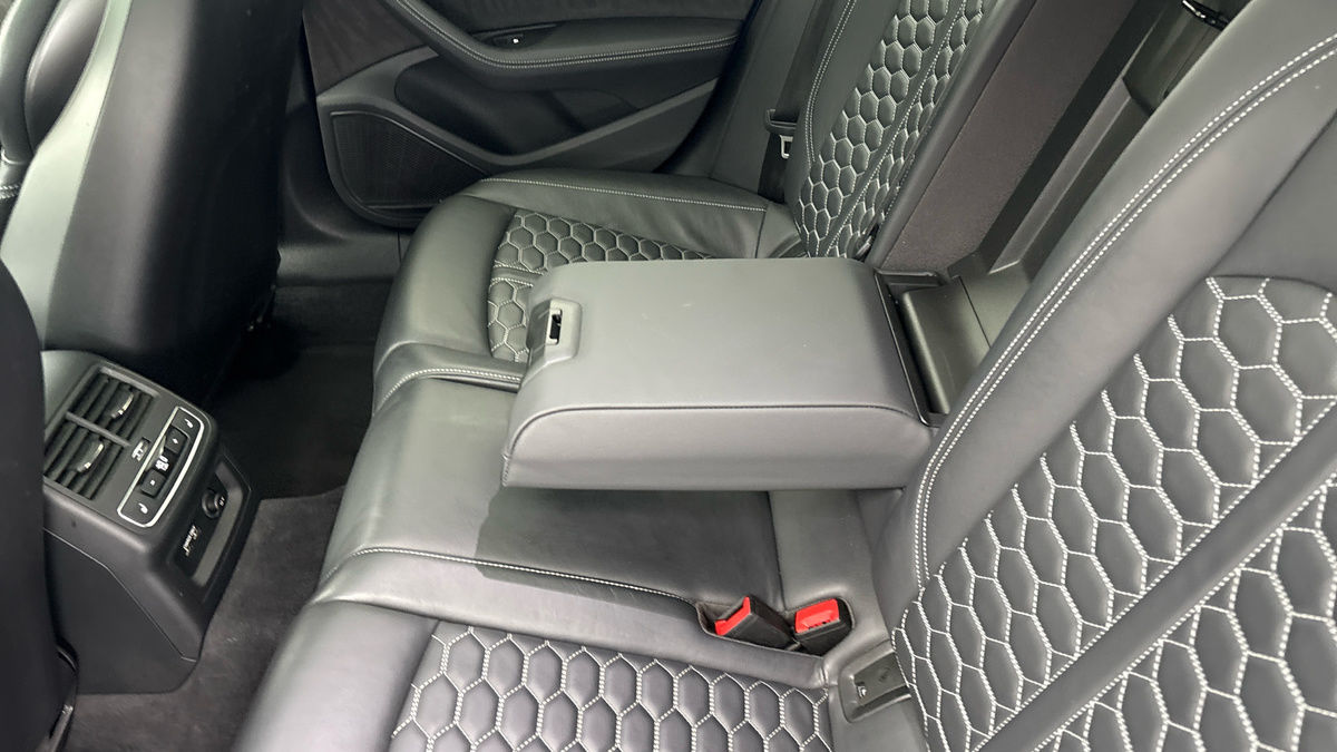 Audi RS4 Avant Image 9