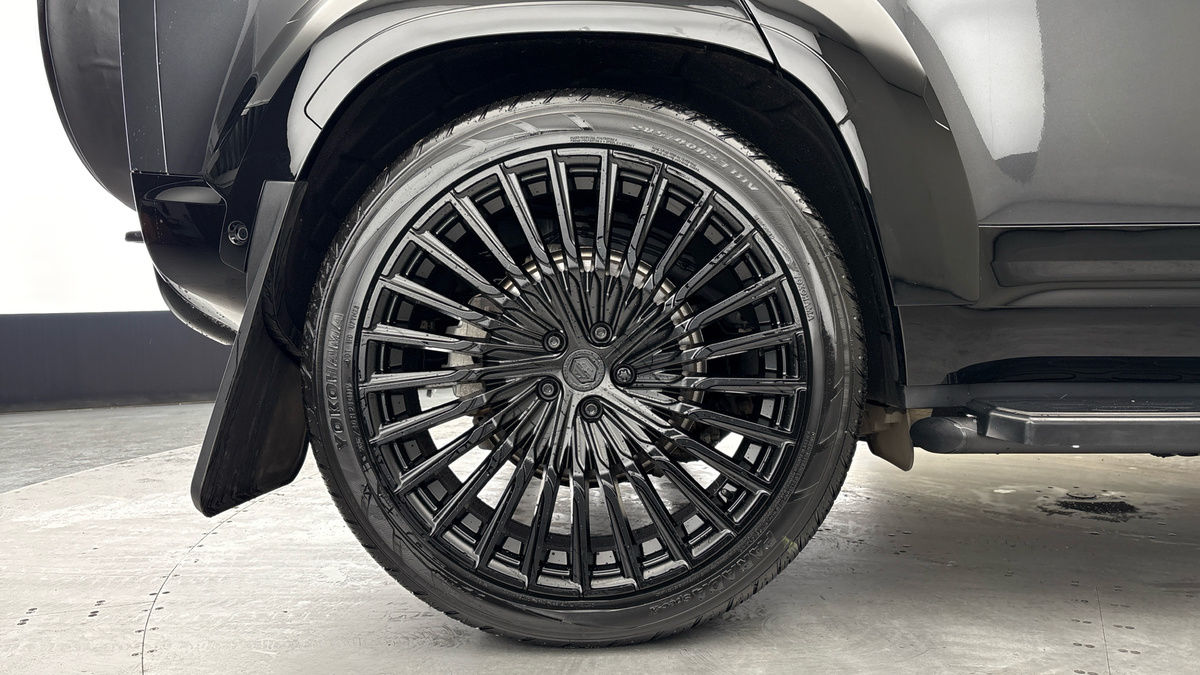 Land Rover Defender 110 Urban Image 10