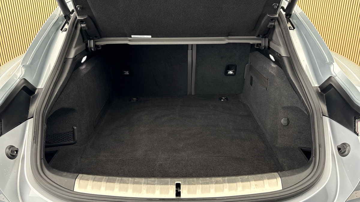 Porsche Taycan Image 11